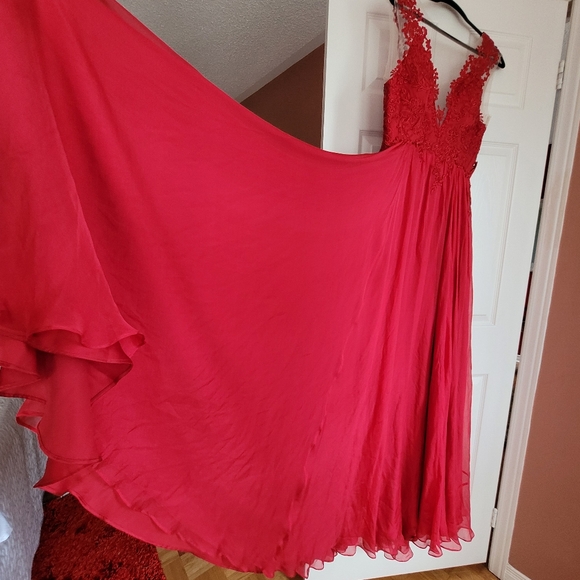 Catherine  Deane Gown - Picture 2 of 13